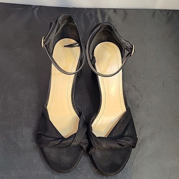 H&M SUEDE BLOCK HEEL ADJUSTABLE BUCKLE ANKLE STRAP WOMEN"S OPEN TOE SANDAL - Picture 2 of 13